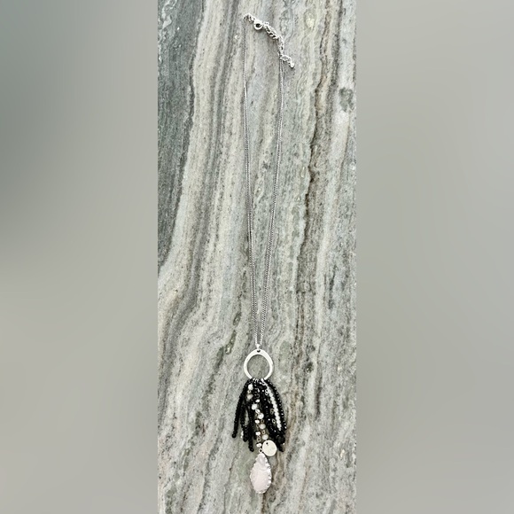 Long silver tone necklace with white agate stone - Picture 2 of 4